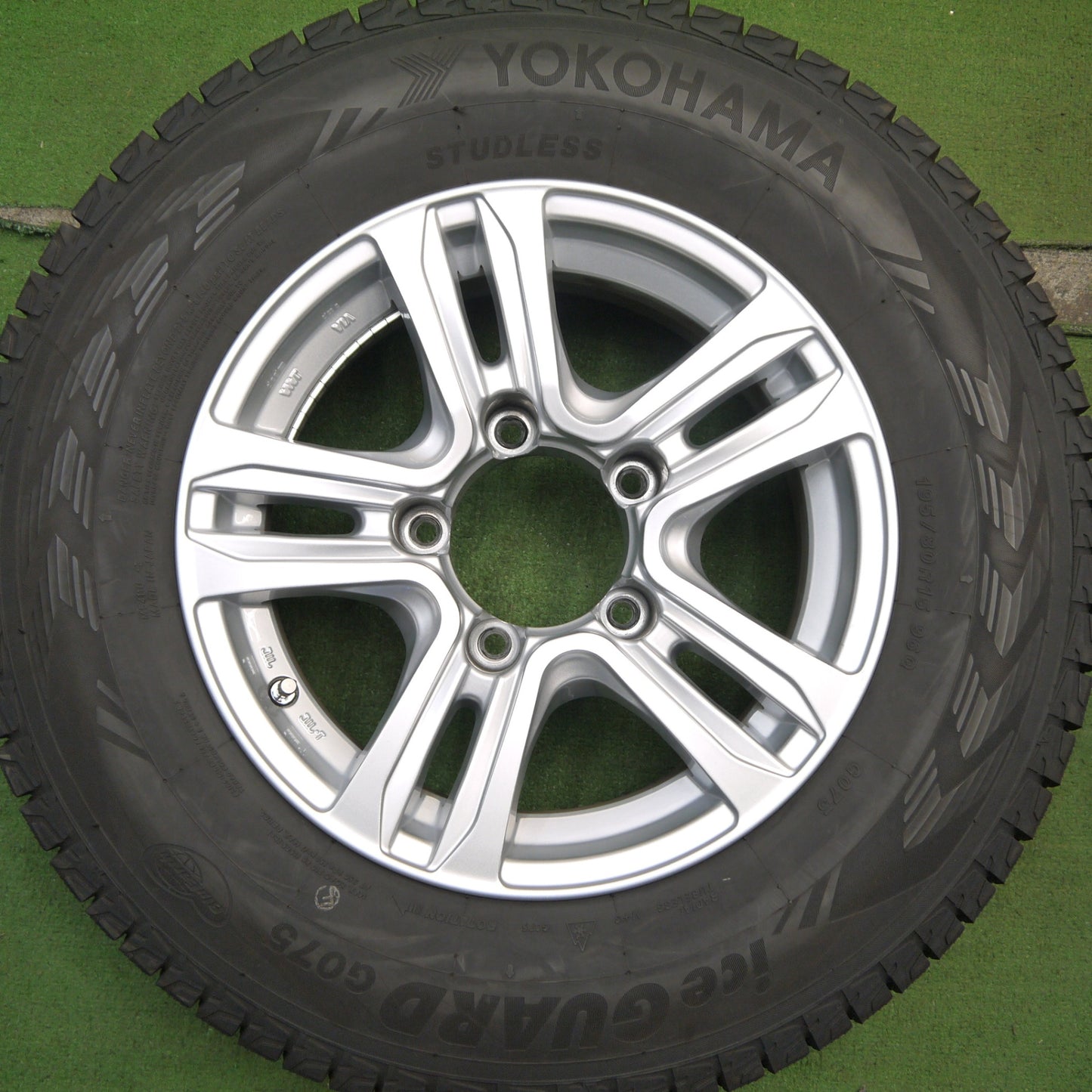 バリ溝!22年!キレイ!9分★ジムニー シエラ 等 195/80R15 スタッドレス ヨコハマ アイスガード G075 Ripresa S2 リプレーザ 15インチ PCD139.7/5H★5060603Hス