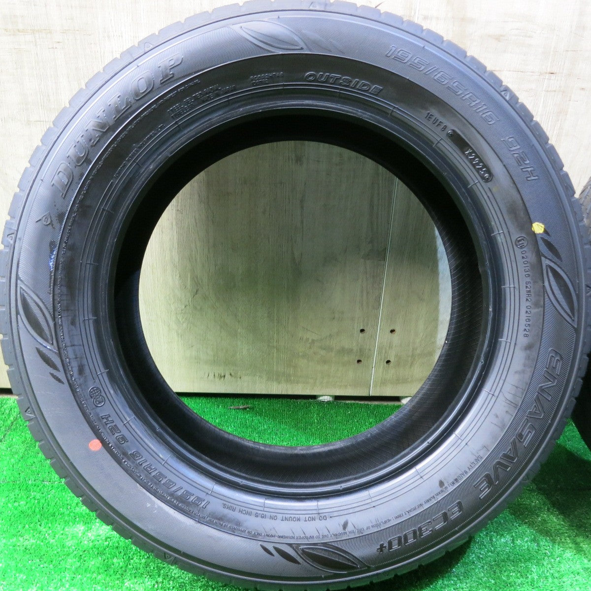 新車外し!25年★195/65R16 ダンロップ エナセーブ EC300+ タイヤ 16インチ ライズ ロッキー 等★5110802HAノタ