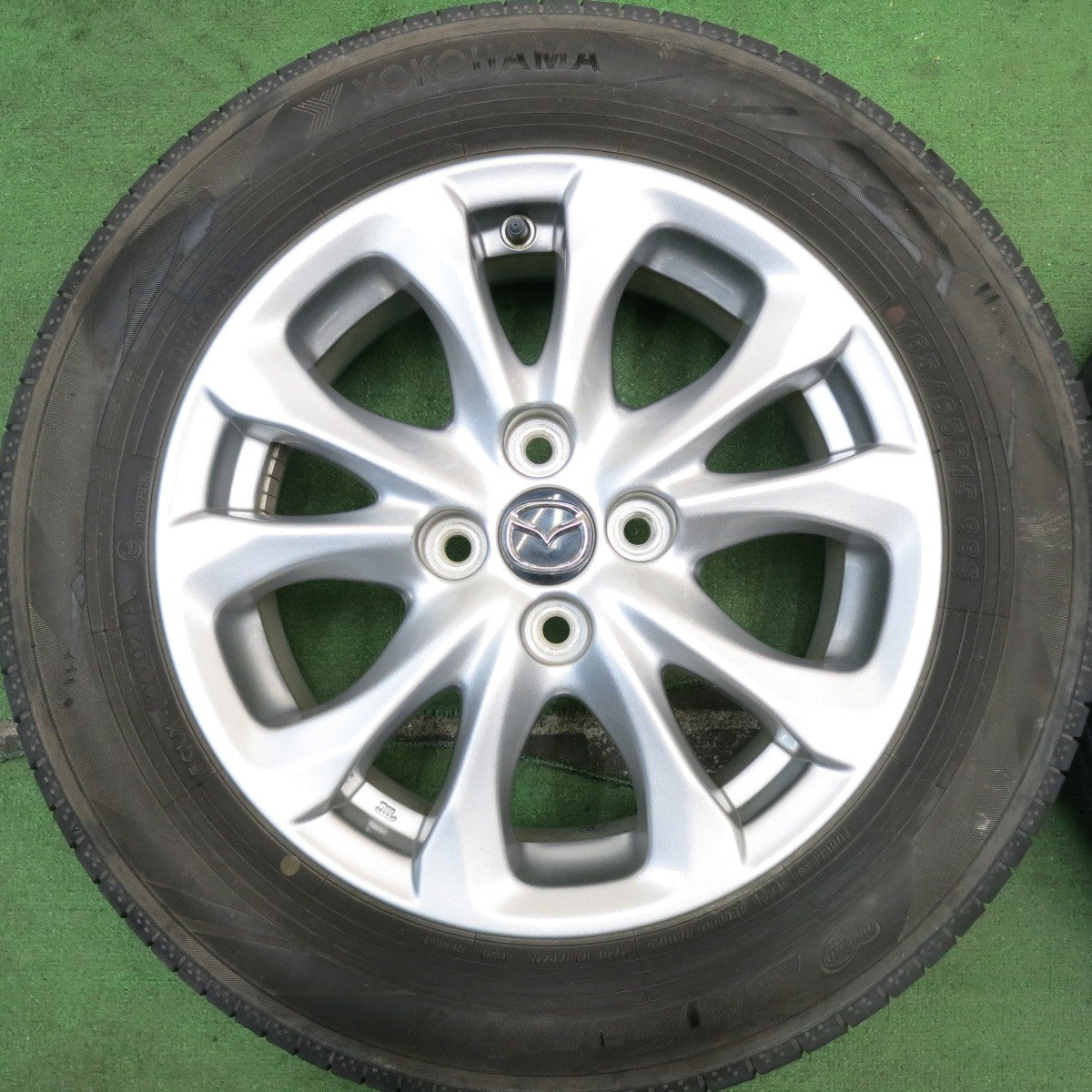 バリ溝!キレイ!8.5分★マツダ デミオ 純正 185/65R15 ヨコハマ BluEarth-A 15インチ ブルーアース PCD100/4H★5062801HAノ