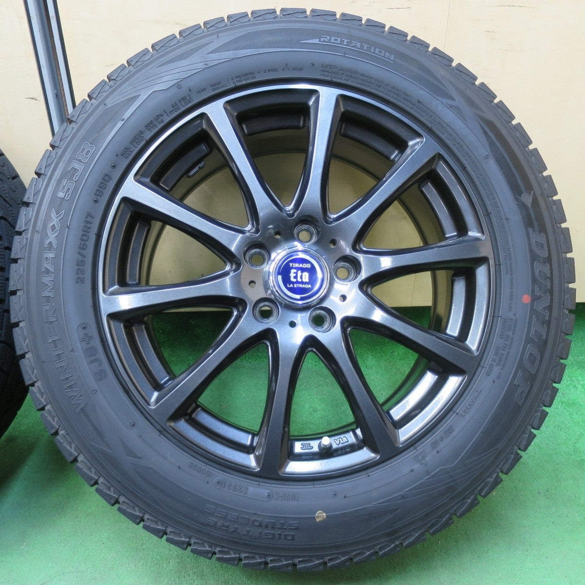 バリ溝!21年!キレイ!9.5分★スタッドレス 225/60R17 ダンロップ ウインターマックス SJ8+ TIRADO Eta LA STRADA ティラード ラストラーダ 17インチ PCD114.3/5H★5031412イス