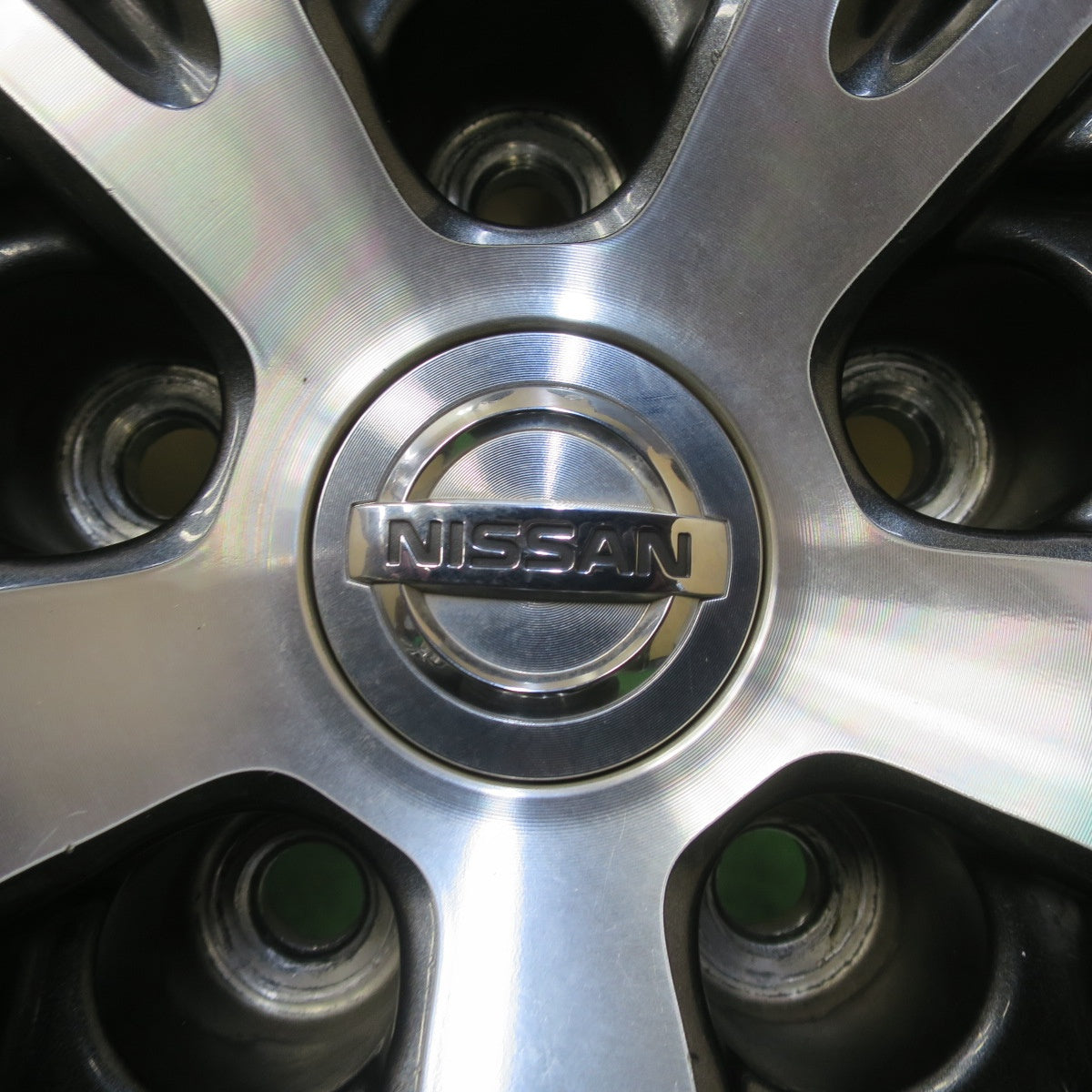 キレイ★日産 E52 エルグランド 純正 225/55R18 ヨコハマ dBデシベル E70 E70A 18インチ PCD114.3/5H★5050402IMノ