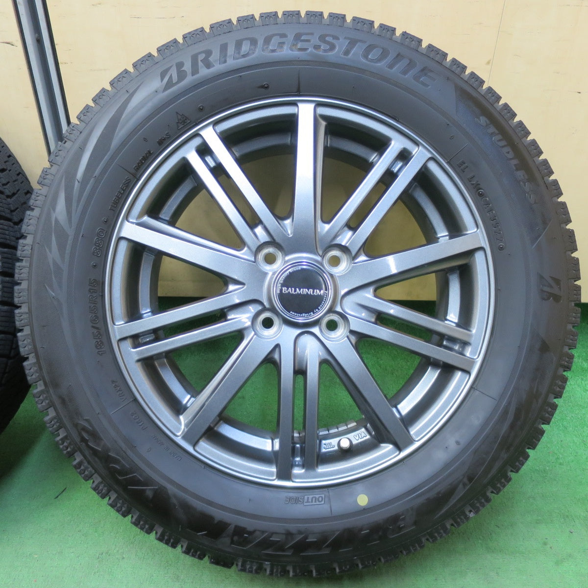 バリ溝!22年!キレイ!8.5分★スタッドレス 185/65R15 ブリヂストン ブリザック VRX2 BALMINUM バルミナ 15インチ PCD100/4H★5051512イス