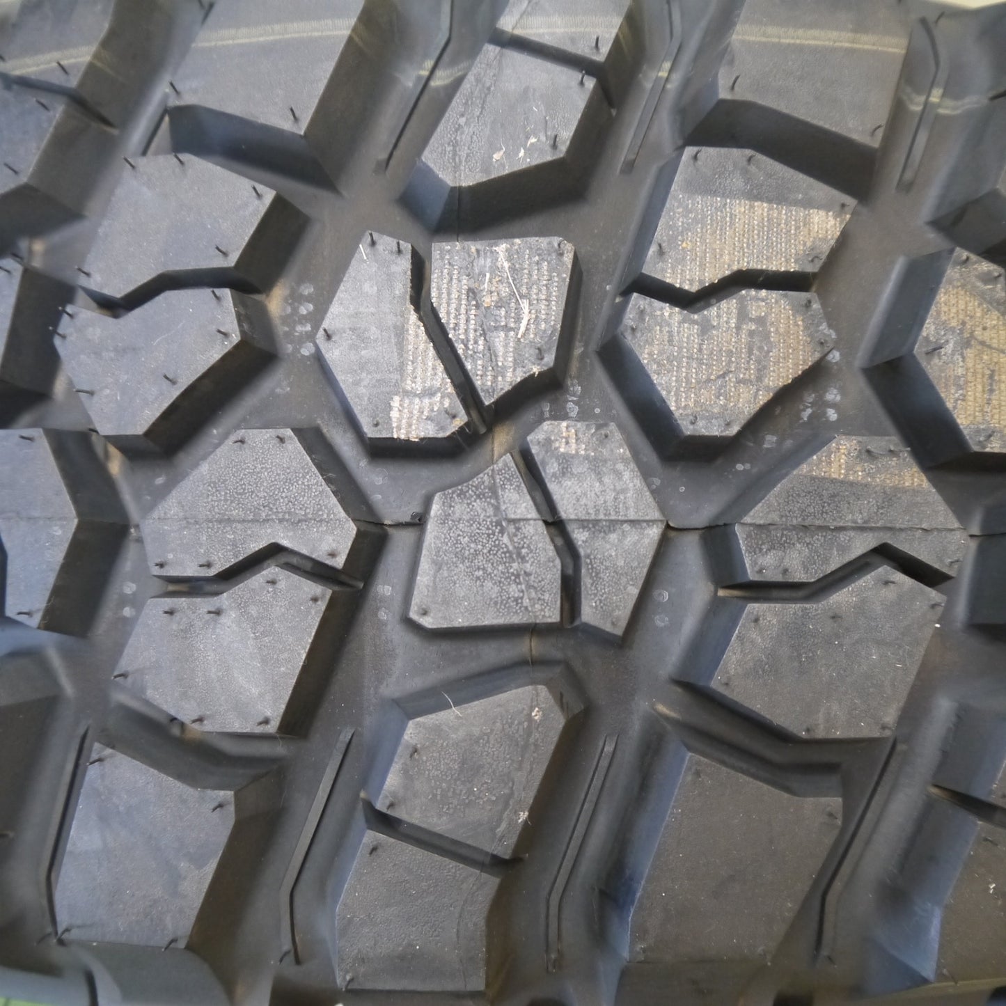 新車外し!1本★255/75R17 111/108Q BFグッドリッチ Mud-Terrain T/A KM2 タイヤ 17インチ ジープ ラングラー 等★6071304Hノタ