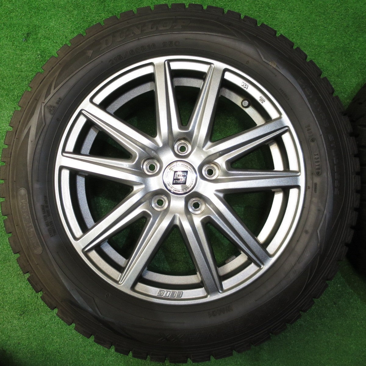 超バリ溝!キレイ!9.5分以上★スタッドレス 215/60R16 ダンロップ ウインターマックス WM01 SEIN ザイン 16インチ PCD114.3/5H★5052303NJス
