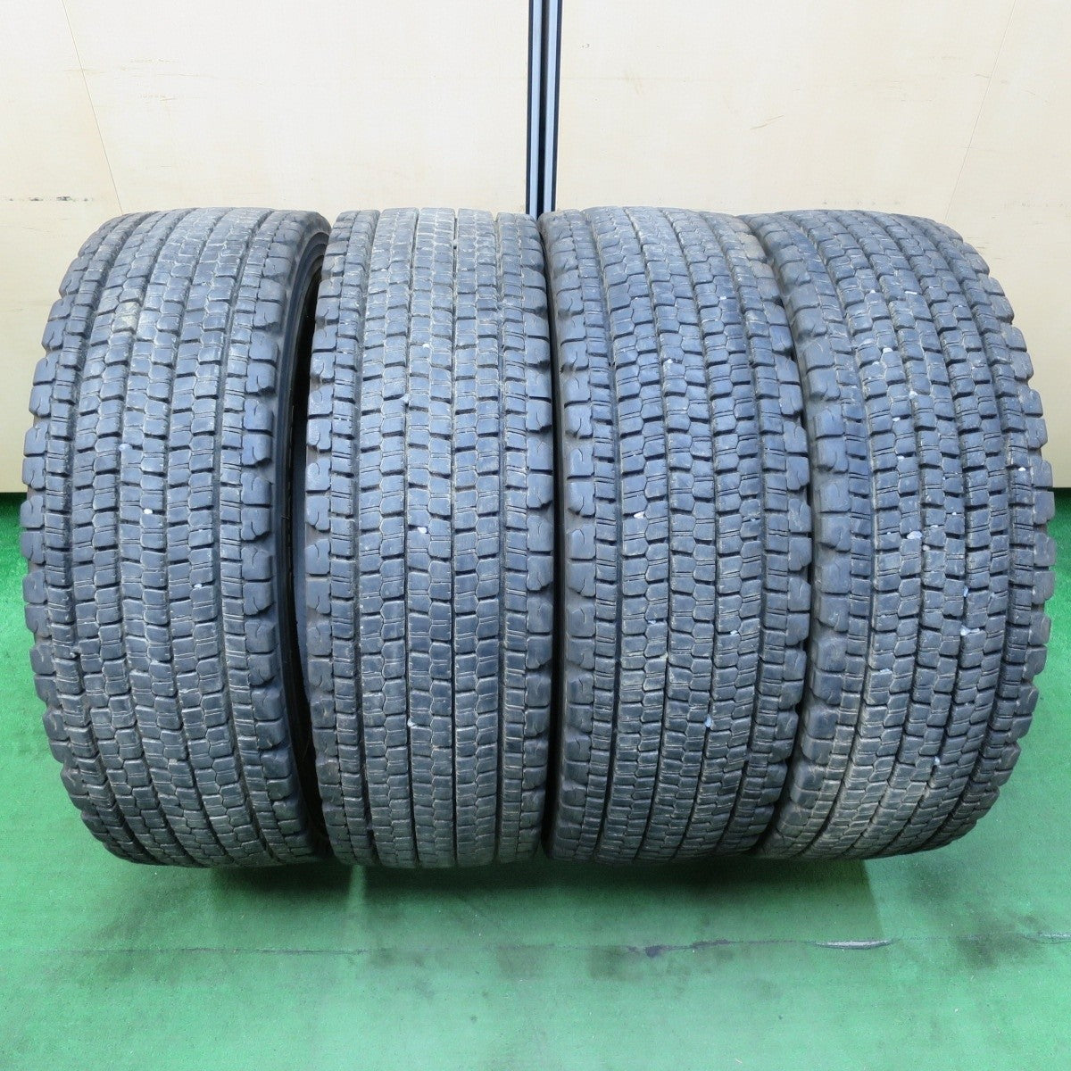 4本価格!20年★トラック タイヤ 245/70R19.5 136/134J スタッドレス ブリヂストン W900 19.5インチ★4080202イスタ