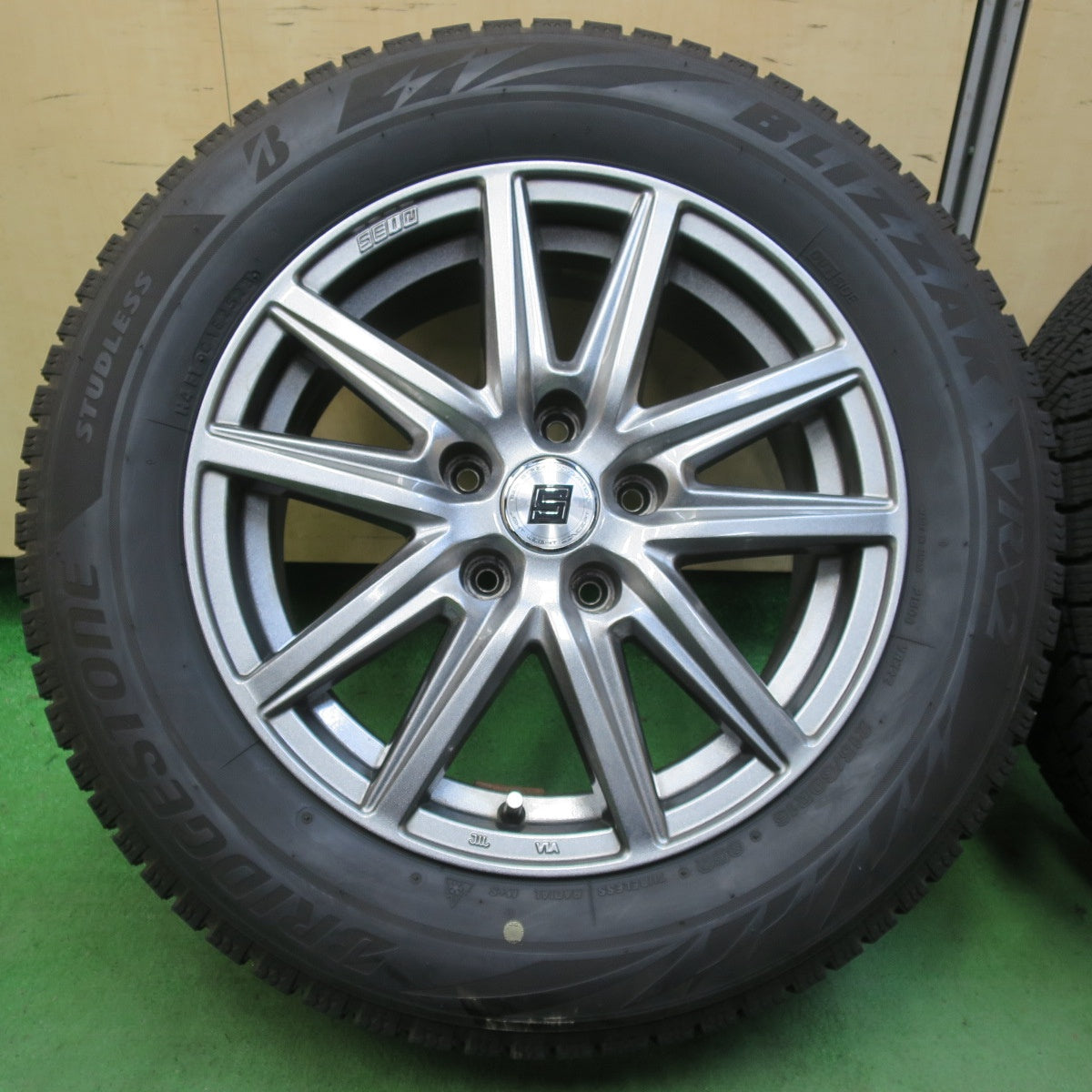 バリ溝!23年!キレイ!9分★スタッドレス 215/60R16 ブリヂストン ブリザック VRX2 SEIN ザイン 16インチ PCD114.3/5H★5051207イス