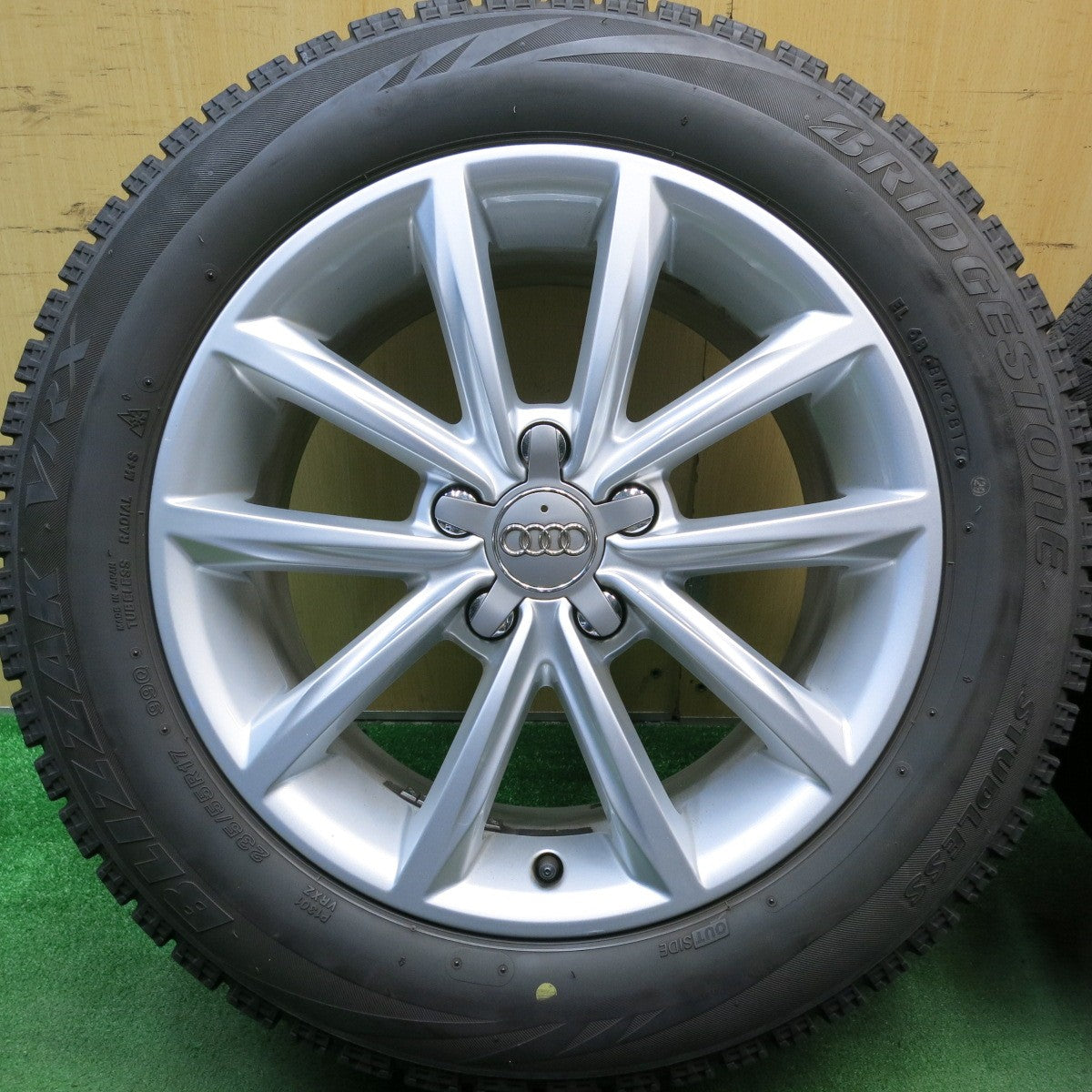 バリ溝!キレイ!9.5分★アウディ TT 8J 純正 235/55R17 スタッドレス ブリヂストン ブリザック VRX 17インチ PCD112/5H★5050501HAス