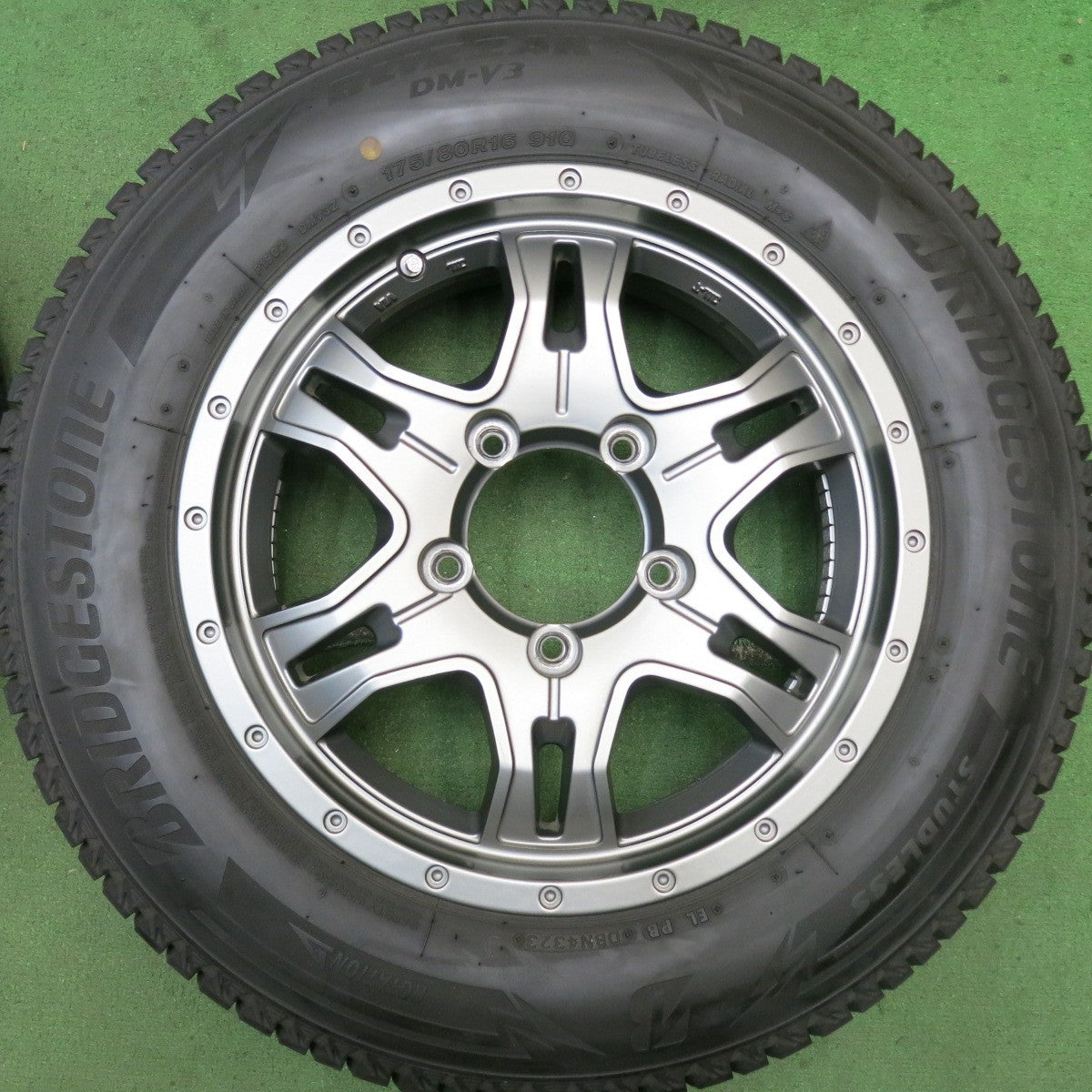 バリ溝!23年!キレイ!9.5分★ジムニー 等 175/80R16 スタッドレス ブリヂストン ブリザック DM-V3 KAZERA カゼラ 16インチ PCD139.7/5H★5081007HAス