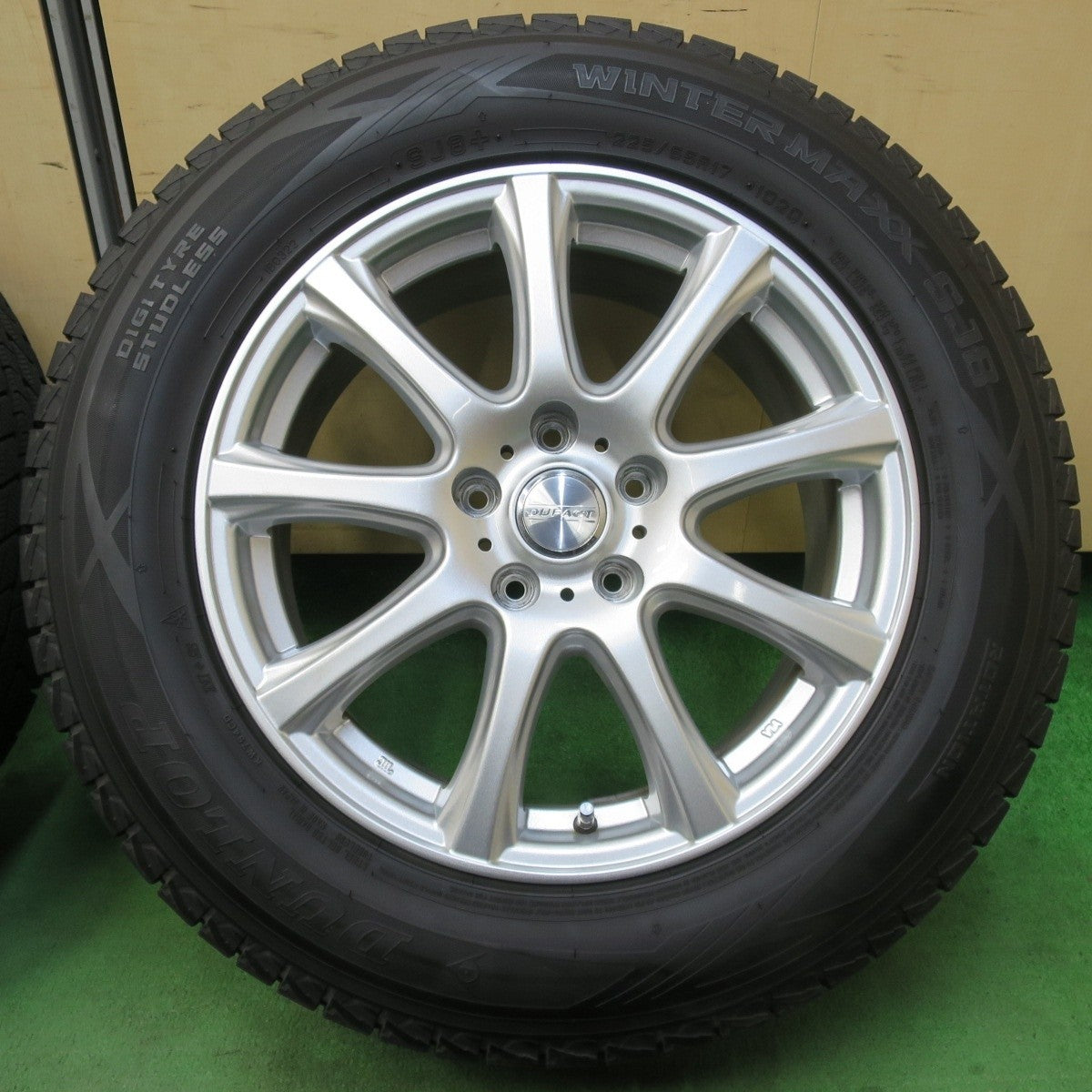 バリ溝!21年!キレイ!9.5分★スタッドレス 225/65R17 ダンロップ ウインターマックス SJ8+ DUFACT デュファクト 17インチ PCD114.3/5H★5032008イス