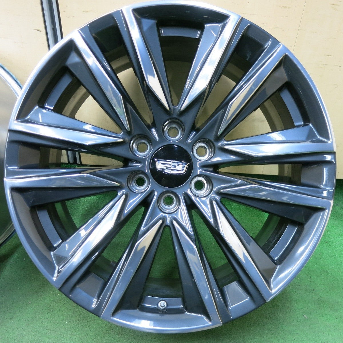 新車外し!空気圧センサー付き★キャデラック エスカレード スポーツ 純正 ホイール 22インチ 22×9J PCD139.7/6H★5011505SYホ