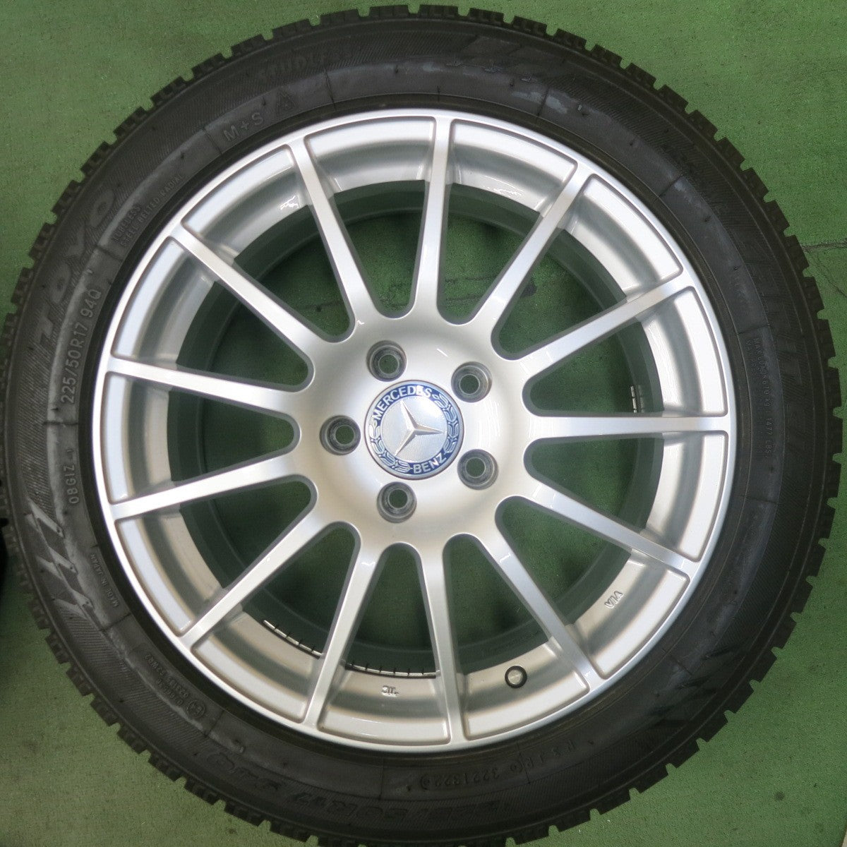 バリ溝!22年!キレイ!9.5分★ベンツ 等 IRVINE F01 225/50R17 スタッドレス トーヨー オブザーブ ガリット GIZ IRVINE F01 アーヴィン 17インチ PCD112/5H★5092602SKス