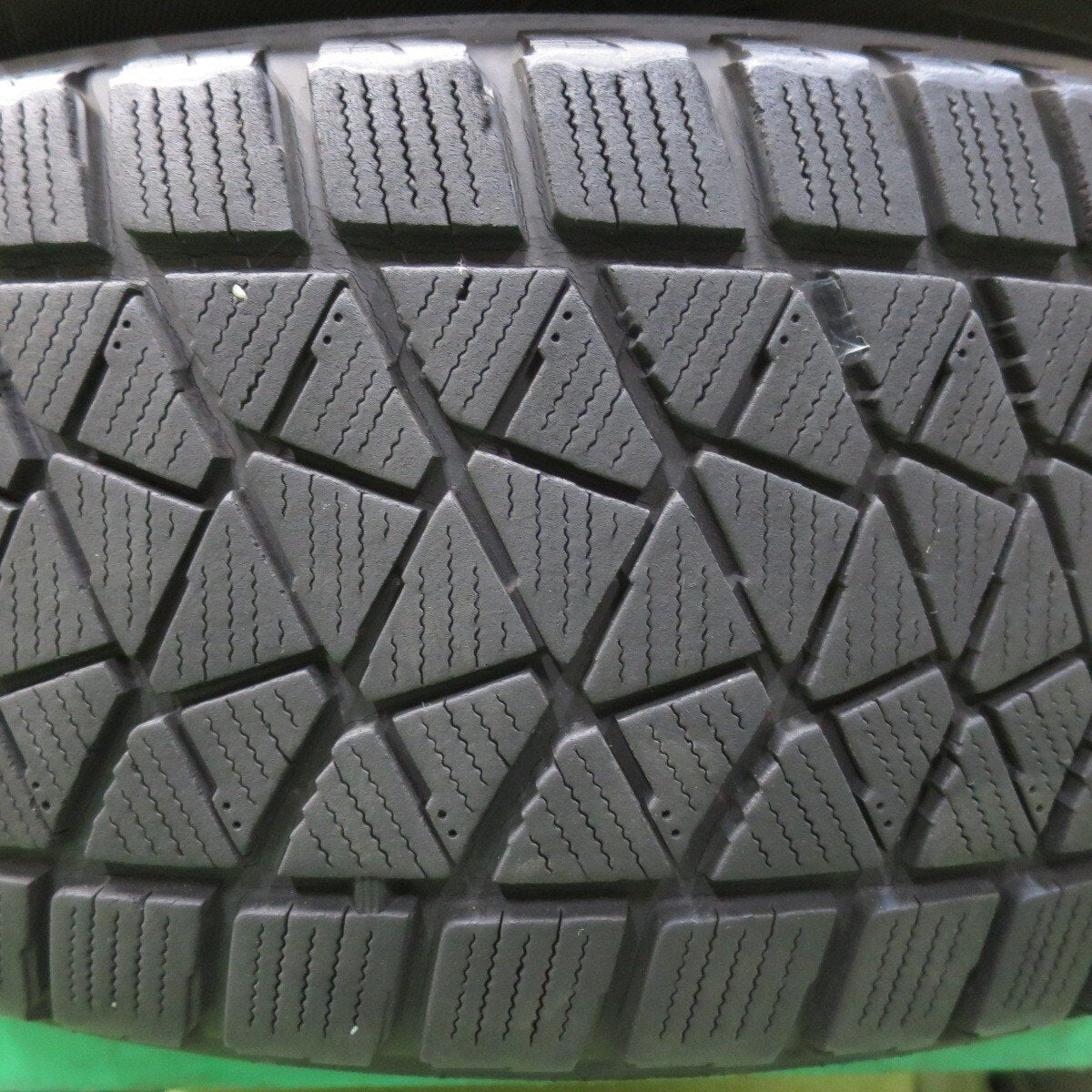 キレイ★スタッドレス 225/65R17 ブリヂストン ブリザック DM-V2 ECO FORME エコフォルム 17インチ PCD114.3/5H★5031703イス