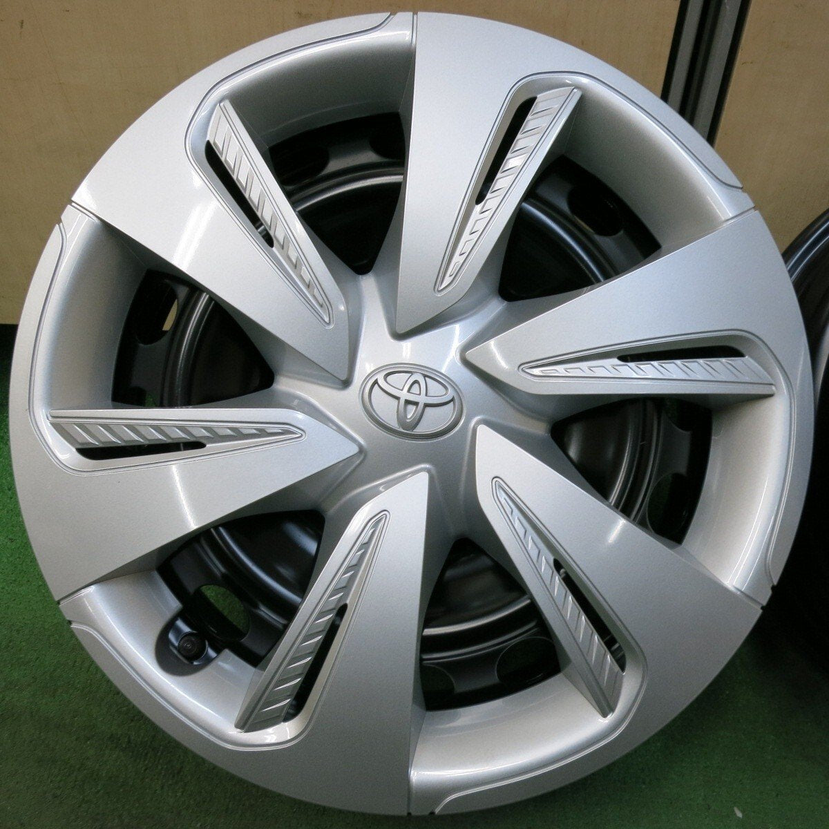 トヨタ シエンタ 純正スチールホイール 15インチ