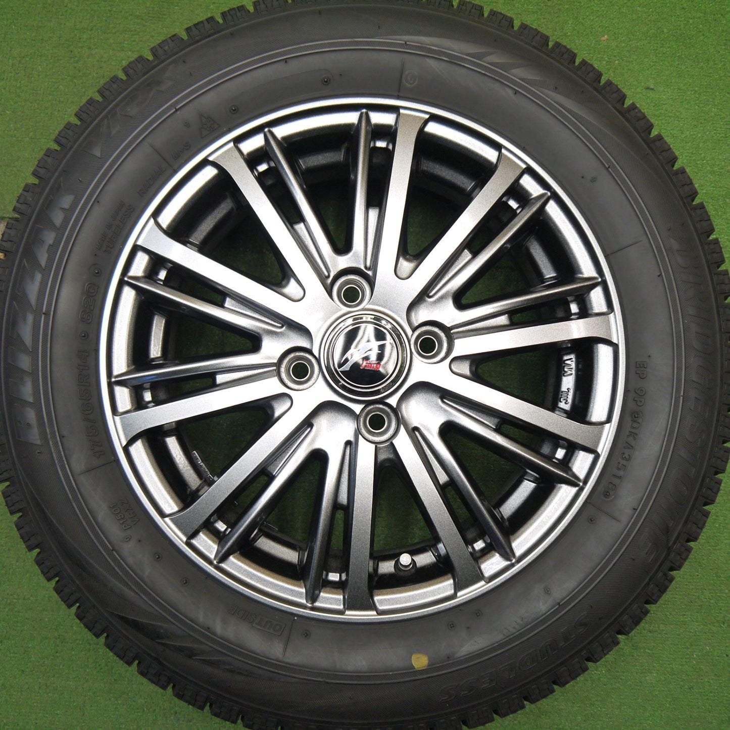 バリ溝!キレイ!ほぼ10分★スタッドレス 175/65R14 ブリヂストン ブリザック VRX Fang ファング 14インチ PCD100/4H★5042204Hス