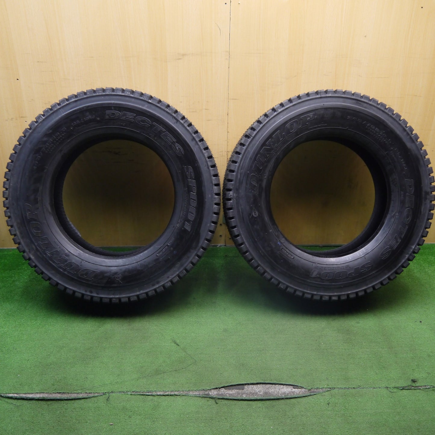 未使用!23年!2本★トラック タイヤ 245/70R19.5 136/134J スタッドレス ダンロップ デクテス SP001 19.5インチ DECTES★5061106KKスタ