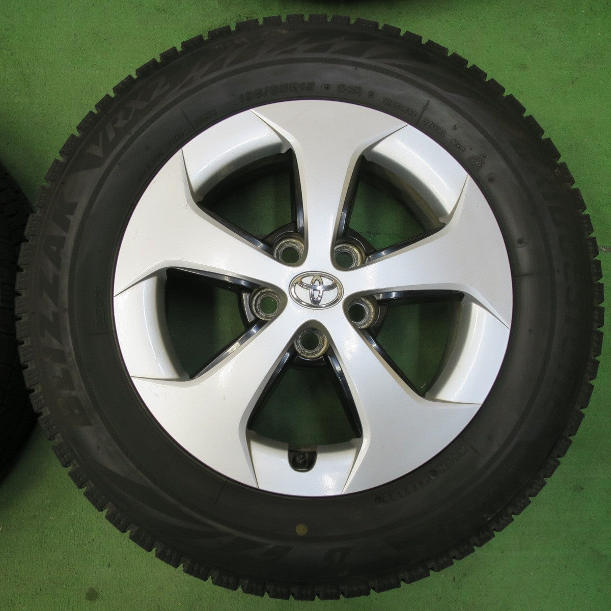 バリ溝!22年!9分★トヨタ 30系 プリウス 純正 195/65R15 スタッドレス ブリヂストン ブリザック VRX2 15インチ PCD100/5H★5040905イス