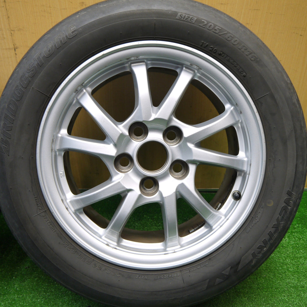 バリ溝!9.5分★トヨタ プリウス α 純正 205/60R16 ブリヂストン ネクストリー エコピア トーヨー トランパス MPZ 16インチ PCD114.3/5H★5110505Hノ
