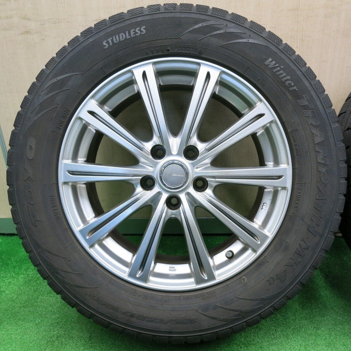 キレイ★スタッドレス 225/65R17 トーヨー ウインター トランパス MK4α MiLLOUS ミルアス 17インチ PCD114.3/5H★4101105NJス