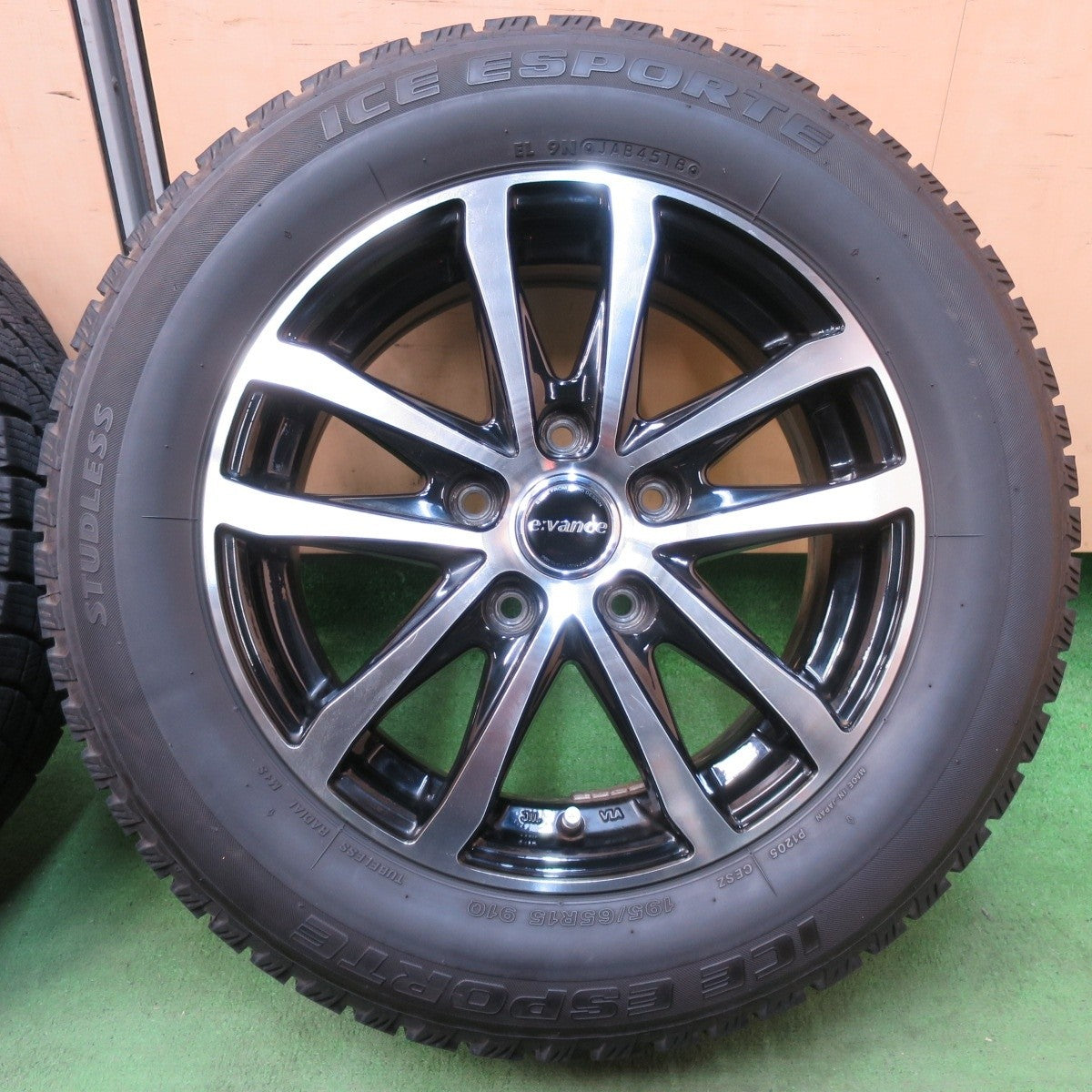 バリ溝!キレイ!9分★スタッドレス 195/65R15 アイスエスポルテ e:vance HA1 エヴァンス 15インチ PCD114.3/5H★5012511イス