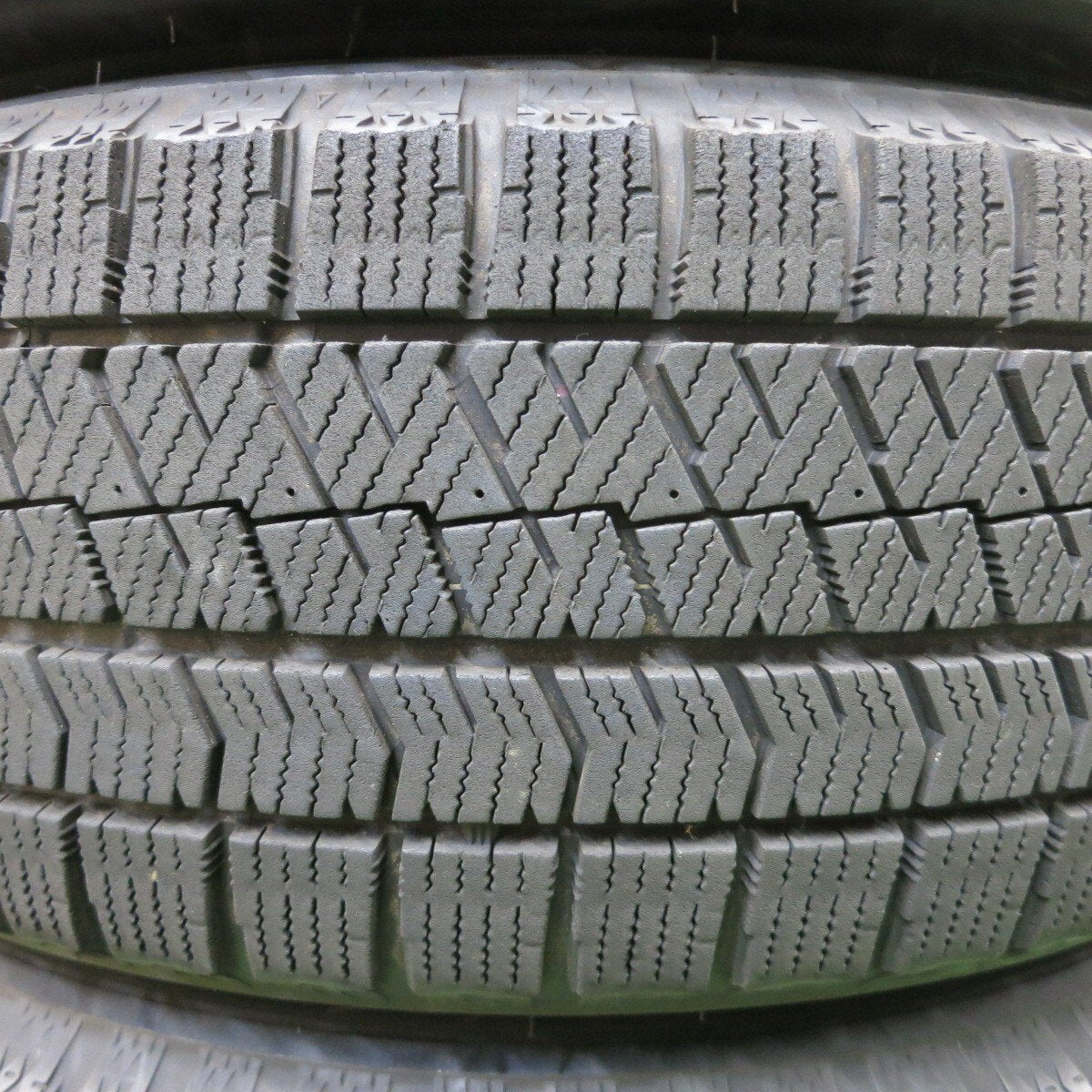バリ溝 23年 8.5分★アウディ A1 等 185/60R15 スタッドレス ブリヂストン VRX2 TECMAG TARGA テクマグ PCD100/5H★4121803NJス