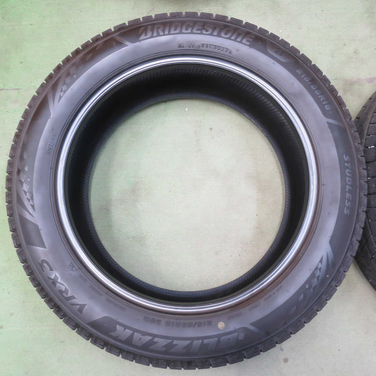 バリ溝!23年!8.5分◎スタッドレス 215/55R18 ブリヂストン ブリザック VRX3 タイヤ 18インチ CX-30 ボルボ V60 等◎6101301イスタ