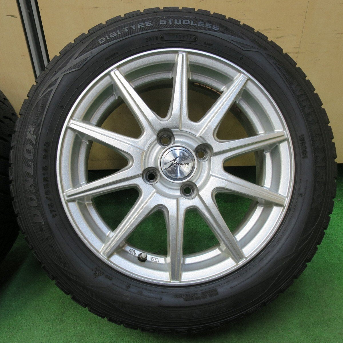 4本価格★スタッドレス 175/65R15 ダンロップ ウインターマックス WM01 ZEPHYR ゼファー 15インチ PCD100/4H★4120502イス