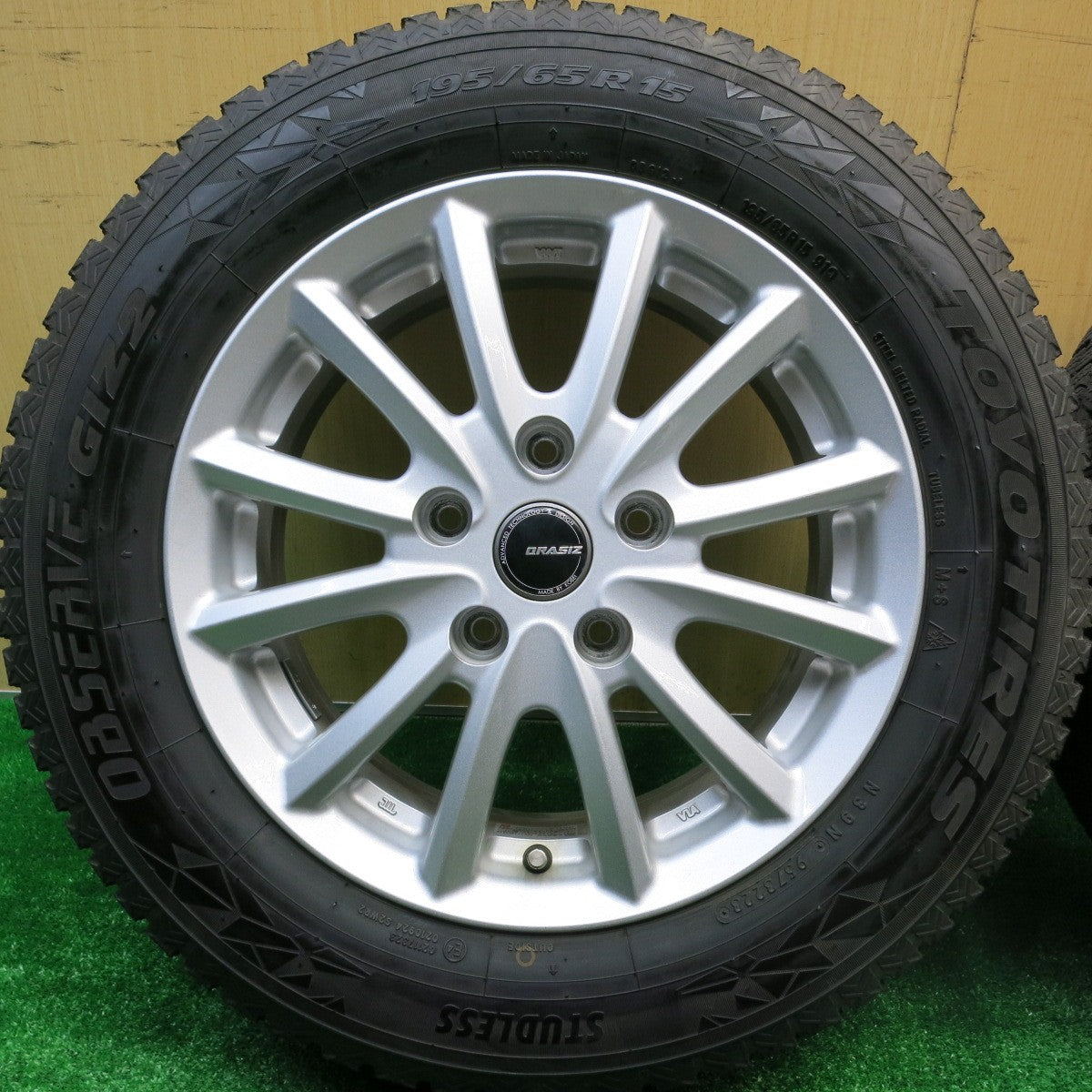 バリ溝!23年!キレイ!9分★スタッドレス 195/65R15 トーヨー オブザーブ GIZ2 QRASIZ VS6 KOSEI クレイシズ コーセイ 15インチ PCD114.3/5H★5100909HAス