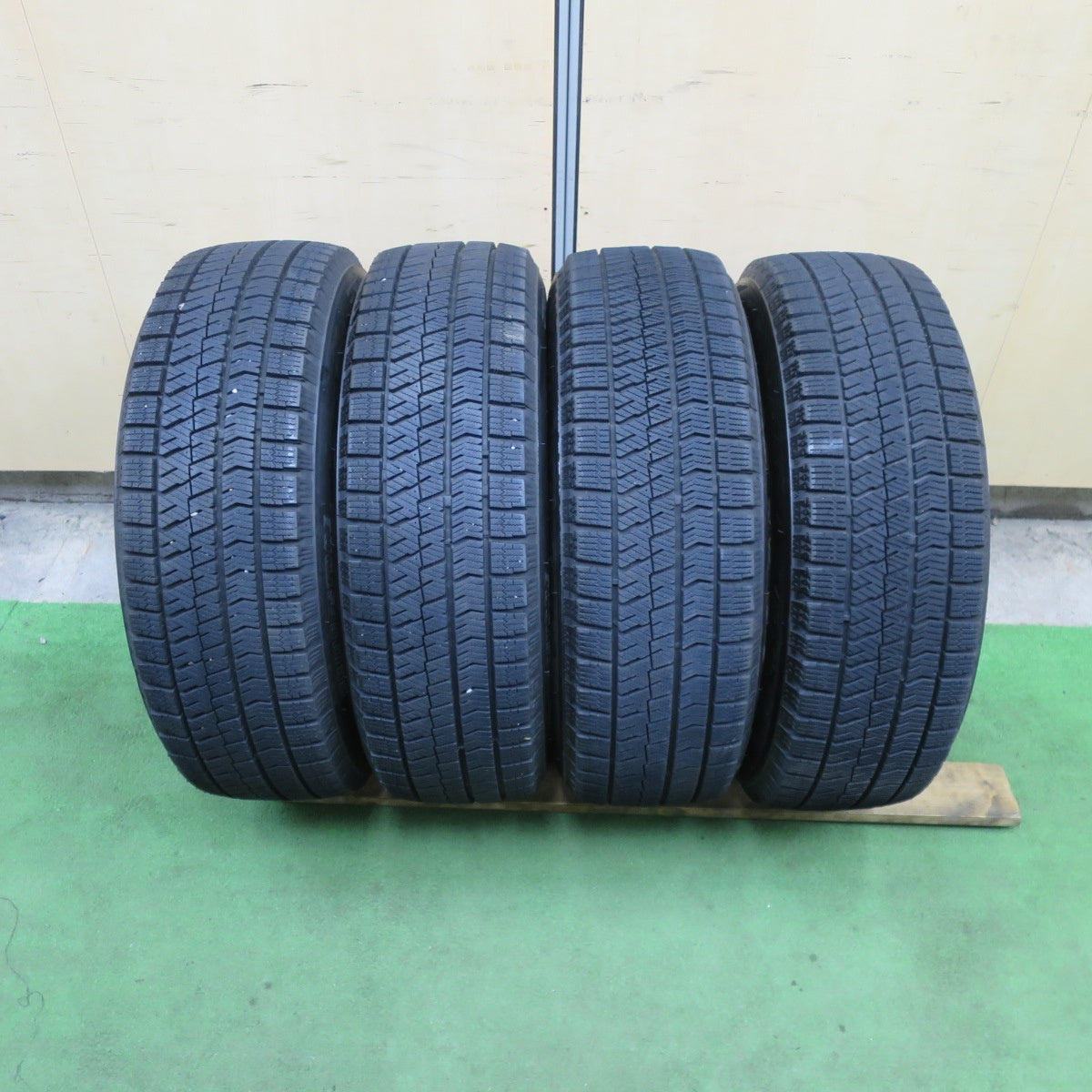 バリ溝!24年!キレイ!9.5分以上★スタッドレス 195/65R15 ブリヂストン ブリザック VRX2 SPORT VENAD 社外 アルミ 15インチ PCD114.3/5H★6021902TTス
