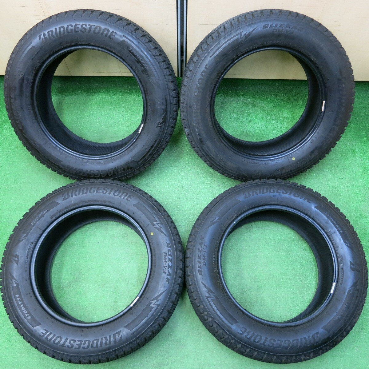 バリ溝!20年!9.5分★スタッドレス 235/65R18 ブリヂストン ブリザック DM-V3 レクサスRX ムラーノ ハリアー等★4041302イスタ