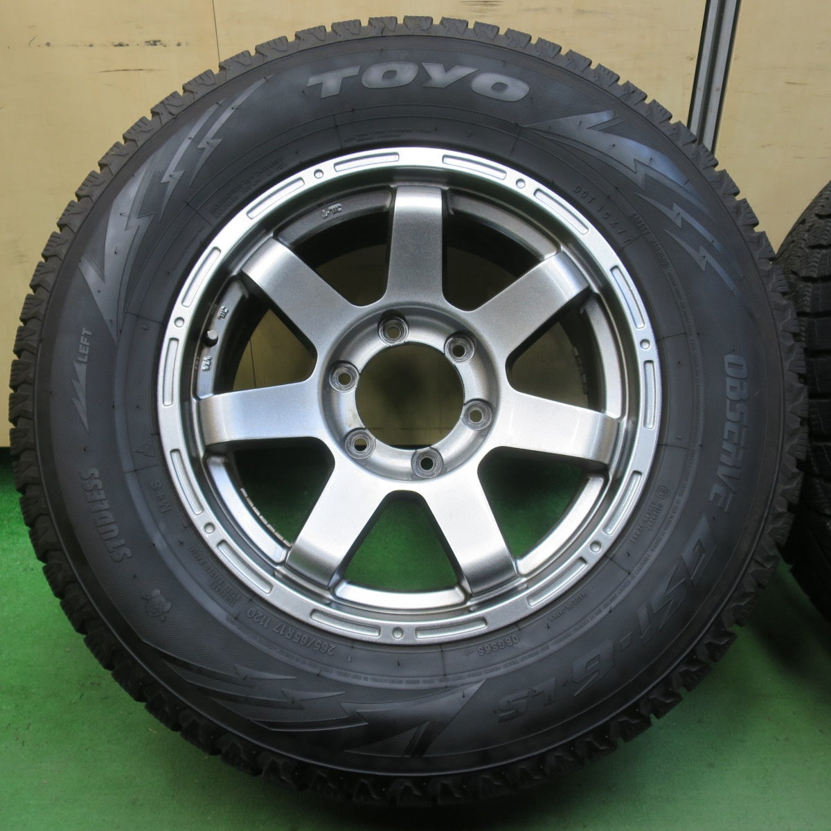 バリ溝!22年!キレイ!9.5分★スタッドレス MAD CROSS MC-76 265/65R17 トーヨー オブザーブ GSi-6 LS マッドクロス 17インチ PCD139.7/6H★5051901イス