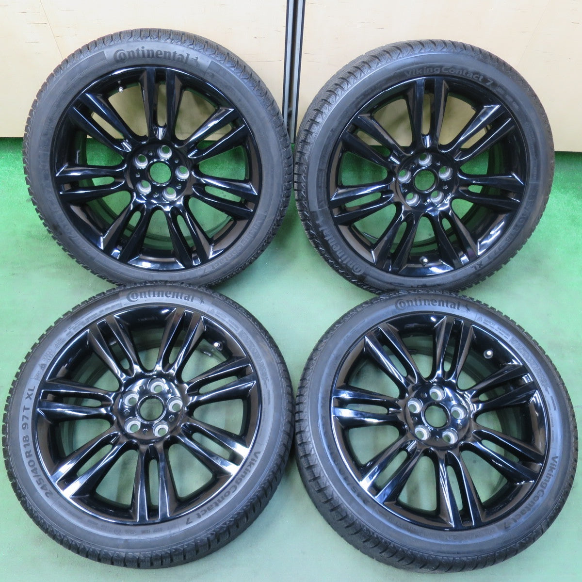 ほぼ未使用!キレイ★ジャガー XE 純正 245/40R18 スタッドレス コンチネンタル バイキングコンタクト7 18インチ PCD108/5H★5110403イス