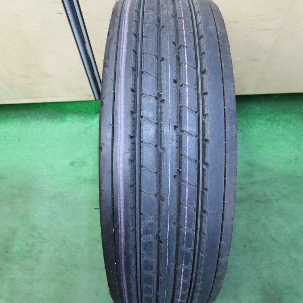 未使用!1本★トラック タイヤ 215/70R17.5 123/121J ブリヂストン R173 17.5インチ★5041809イノタ