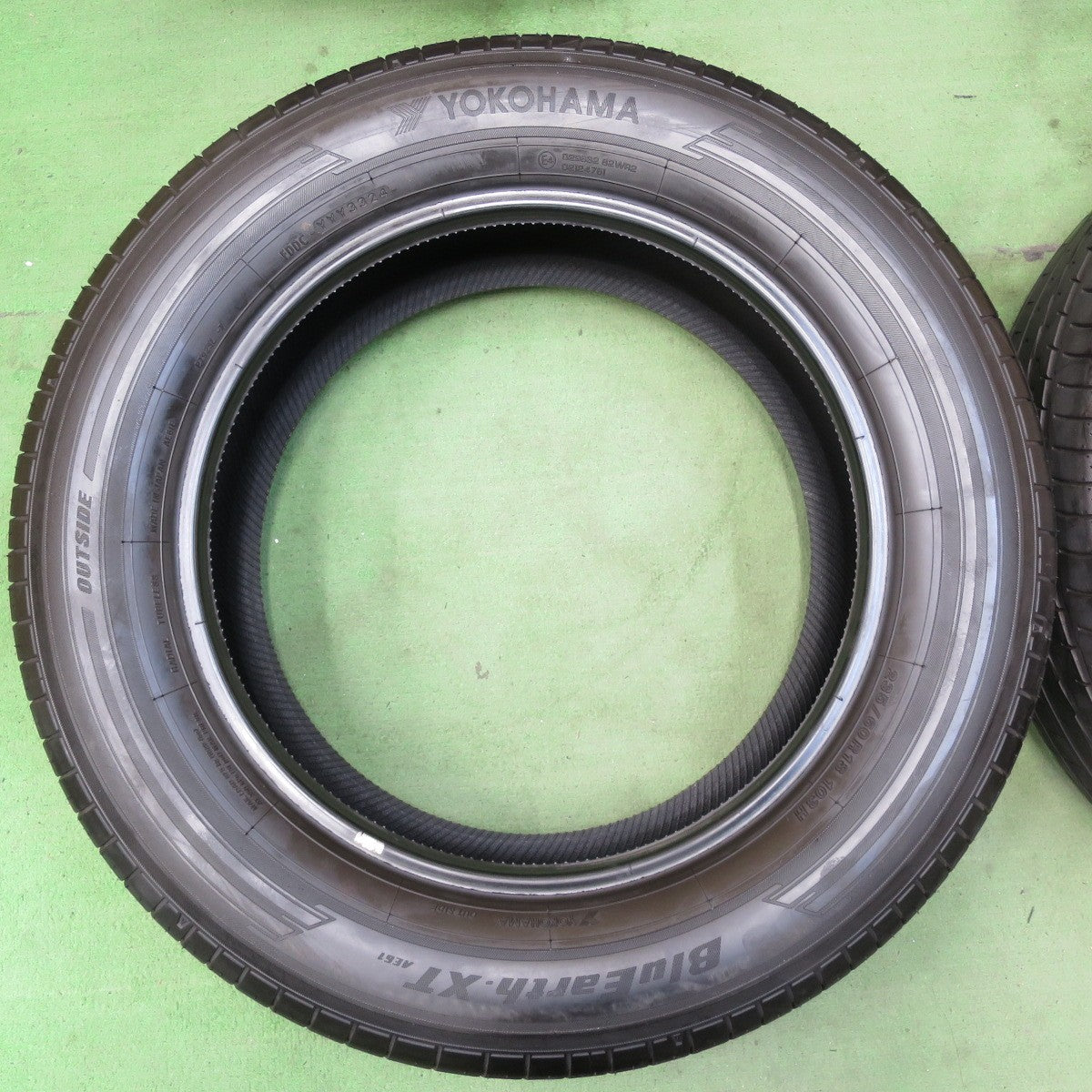 バリ溝!24年!9.5分★235/60R18 ヨコハマ BluEarth-XT AE61 タイヤ 18インチ レクサス NX エクストレイル CX-80 等★5051706イノタ