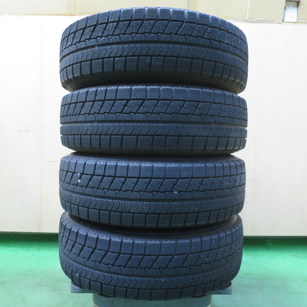 キレイ★スタッドレス 175/70R14 ブリヂストン ブリザック VRX Fang ファング 14インチ PCD100/4H★5032612イス