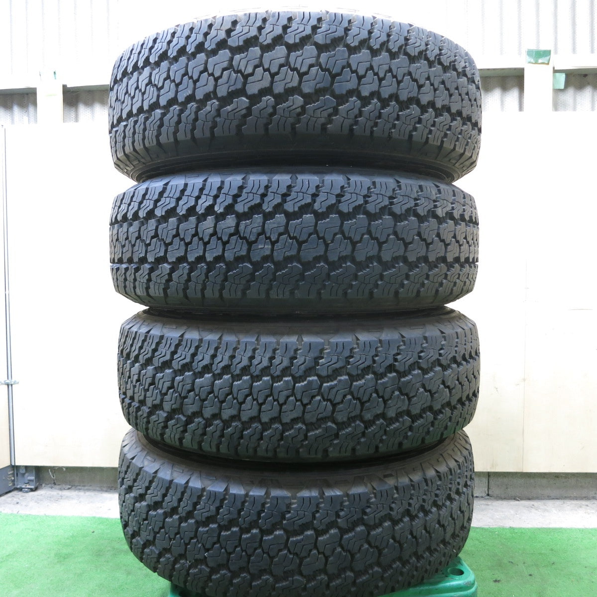 バリ溝!9.5分★ジープ JK ラングラー 純正 245/75R17 グッドイヤー WRANGLER 17インチ PCD127/5H★5082302ナノ
