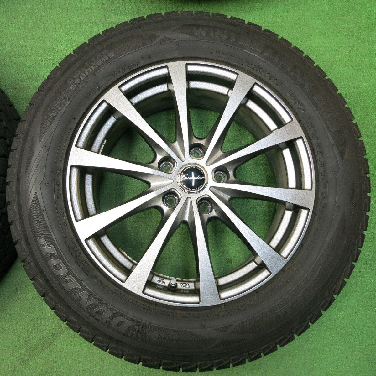 バリ溝!キレイ!9分★スタッドレス 225/65R17 ダンロップ ウインターマックス SJ8 Exceeder PCD114.3/5H★4052002イス