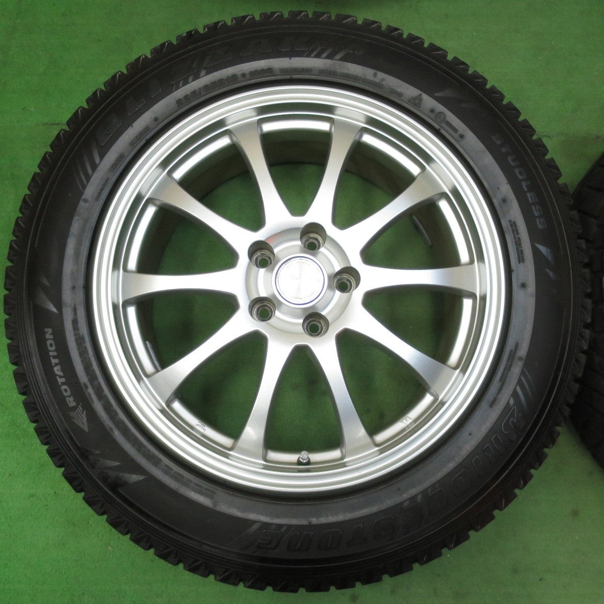 バリ溝!キレイ!9.5分★スタッドレス 225/65R18 ブリヂストン ブリザック DM-Z3 Stranger ストレンジャー 18インチ PCD114.3/5H★5020311イス