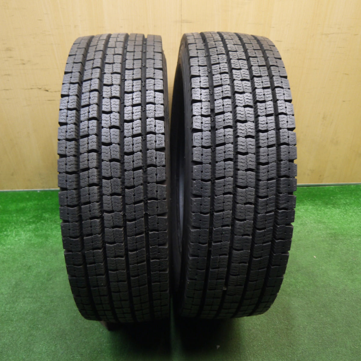 バリ溝!24年!9.5分!2本★トラック タイヤ 245/70R19.5 136/134J スタッドレス トーヨー M939 19.5インチ★5121216Hスタ