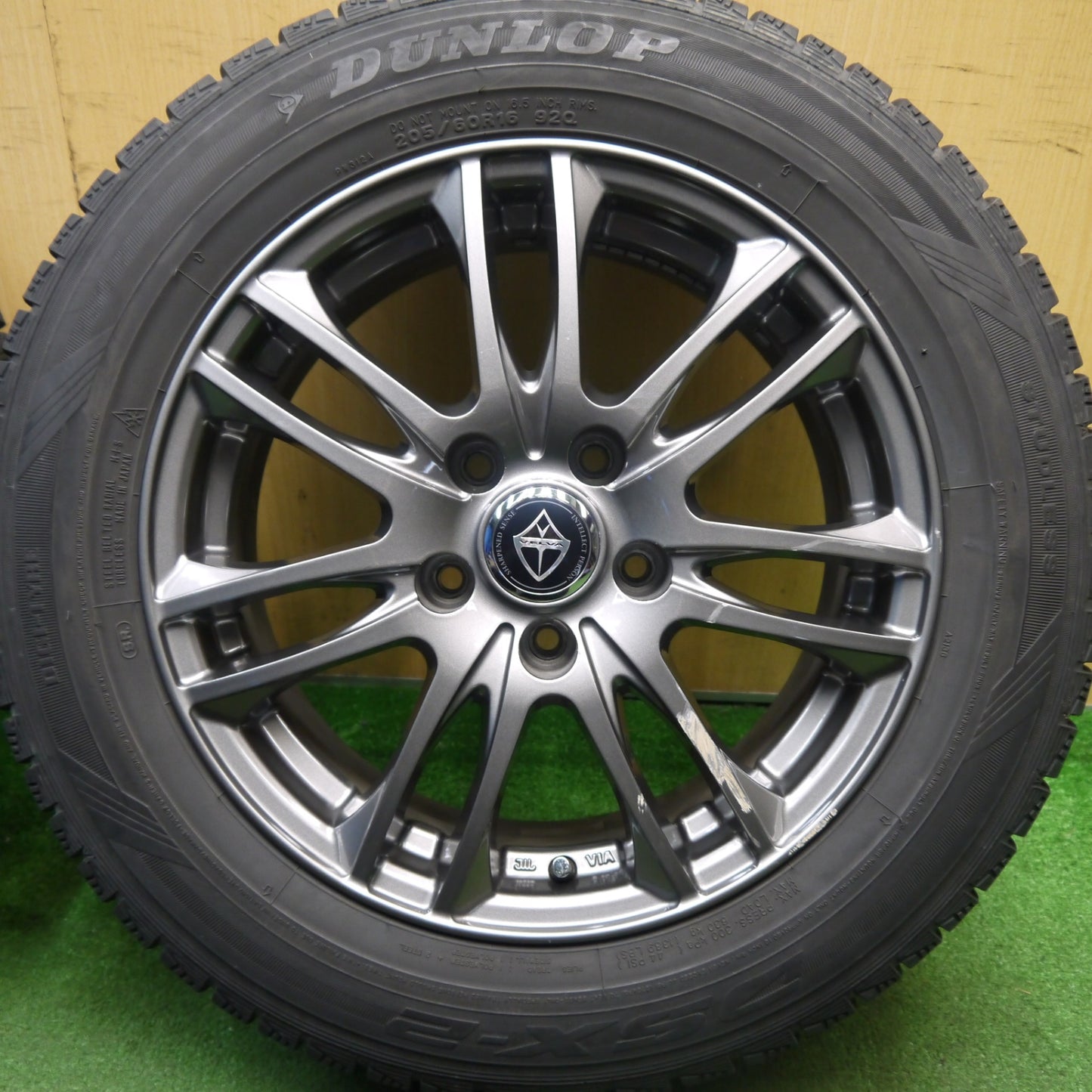 バリ溝!9分★スタッドレス 205/60R16 ダンロップ DSX-2 VELVA ヴェルヴァ 16インチ PCD114.3/5H★5040910Hス