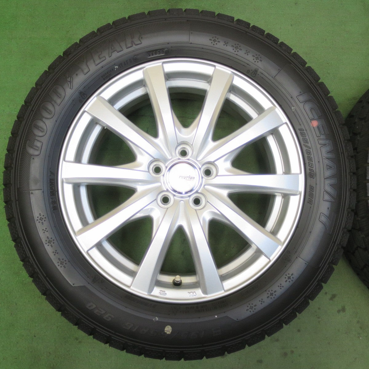 超バリ溝!22年!キレイ!ほぼ10分★ライズ ロッキー 等 195/65R16 スタッドレス グッドイヤー アイスナビ7 ravrion RS01 ラブリオン 16インチ PCD100/5H★5090904イス