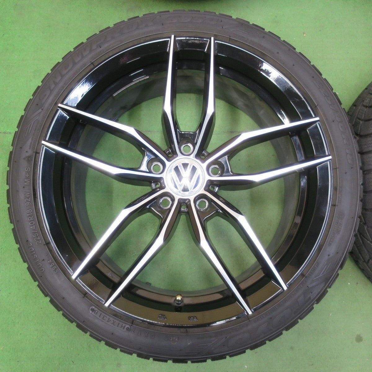 バリ溝!9.5分★ワーゲン 等 Luxury wheels Sharp Blade 225/40R18 スタッドレス トーヨー SNOWPROX S954 18インチ PCD112/5H★5040604IMス