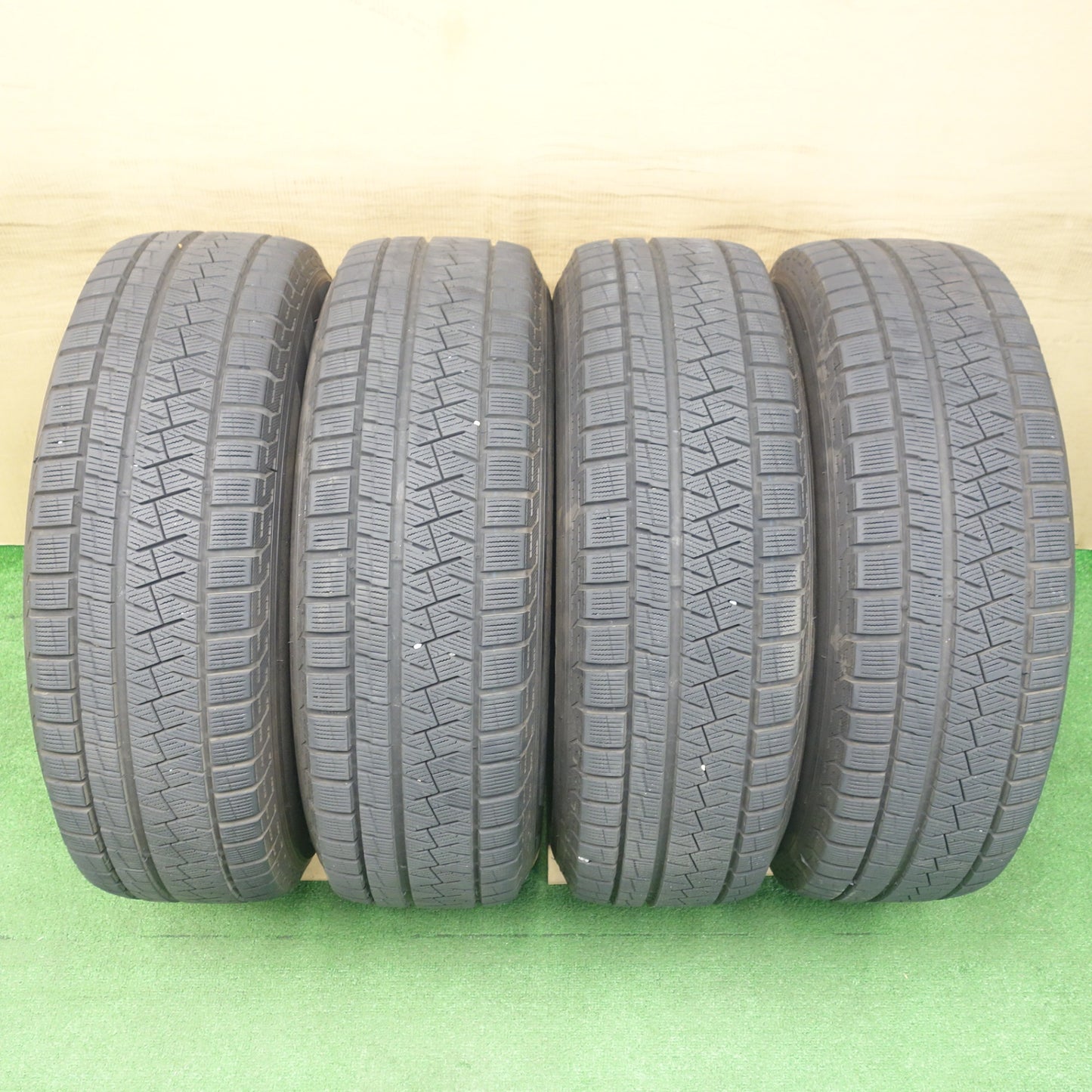 バリ溝!キレイ!9分★スタッドレス 225/65R17 ピレリ アイスアシンメトリコ プラス SCHNEIDER シュナイダー 17インチ PCD114.3/5H★6020701KTス