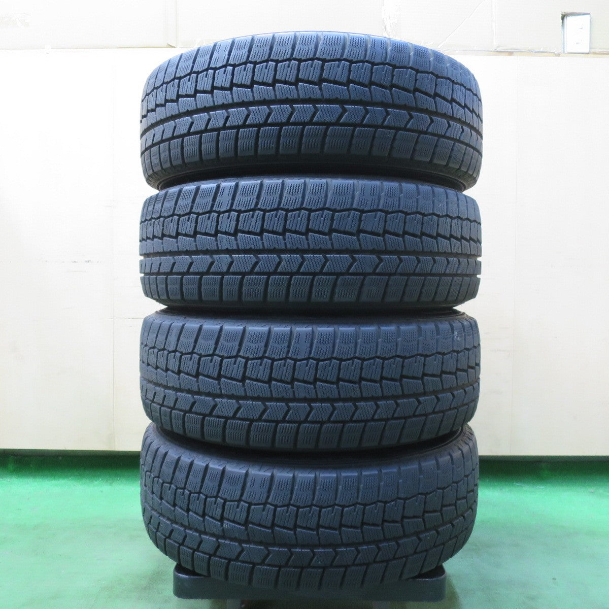 バリ溝!キレイ!9分★スタッドレス 205/60R16 ダンロップ ウインターマックス WM02 STRANGER ストレンジャー 16インチ PCD114.3/5H★5041202イス