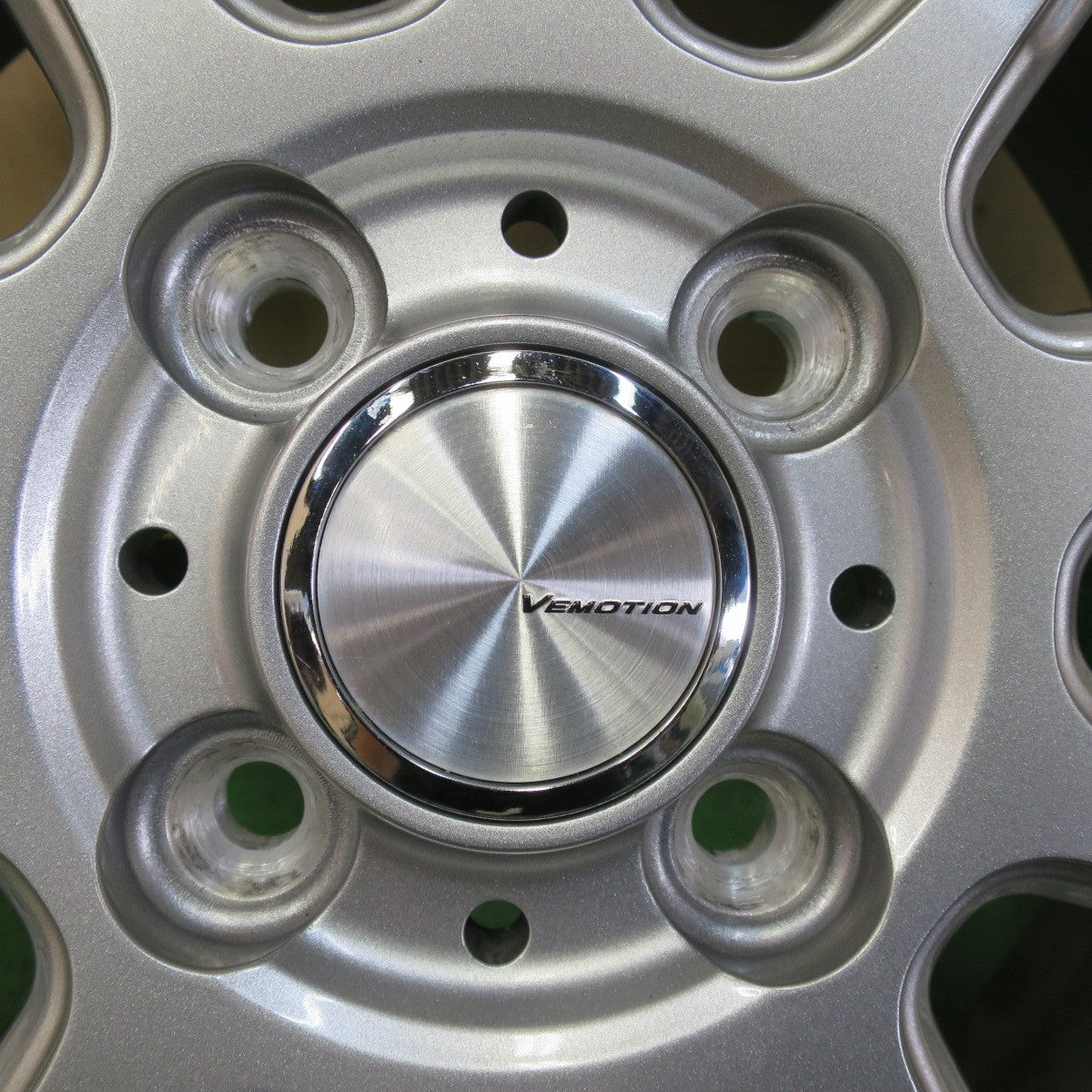 バリ溝!24年!キレイ!ほぼ10分★スタッドレス 165/65R14 ブリヂストン ブリザック VRX2 VEMOTION Vエモーション 14インチ ハスラー ソリオ 等 PCD100/4H★5052704イス