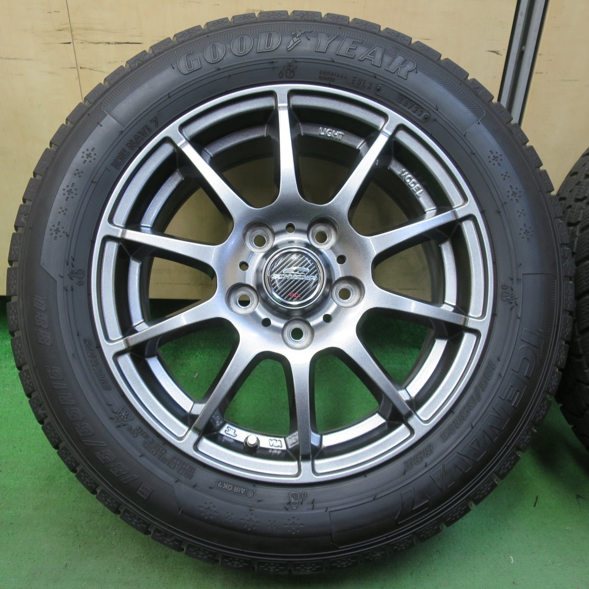 バリ溝!22年!キレイ!8.5分★スタッドレス 185/65R15 グッドイヤー アイスナビ7 SCHNEIDER MiD シュナイダー 15インチ PCD114.3/5H★5051505イス
