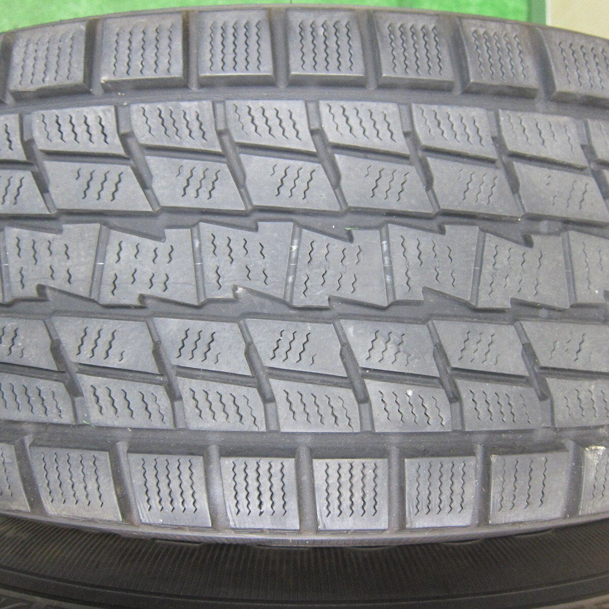 バリ溝!キレイ!8.5分★ジープ ラングラー アンリミテッド 純正 265/70R17 スタッドレス グッドイヤー アイスナビ SUV 17インチ PCD127/5H★4121001TNス