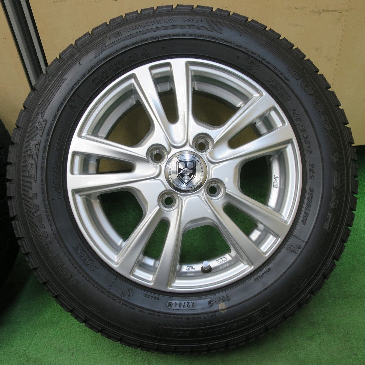 バリ溝!9.5分以上★スタッドレス 145/80R13 グッドイヤー アイスナビ ZEA2 JOKER ジョーカー 13インチ PCD100/4H★5031705イス
