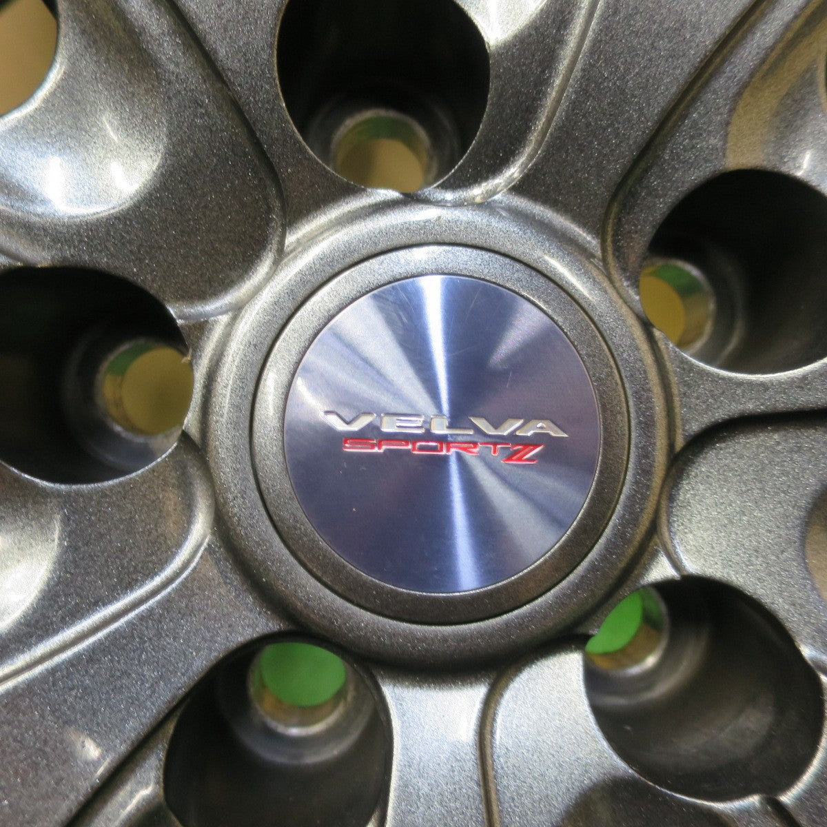 キレイ★スタッドレス 235/65R18 ブリヂストン ブリザック DM-V3 VELVA SPORTZ ヴェルヴァ 18インチ PCD114.3/5H★5082102イス