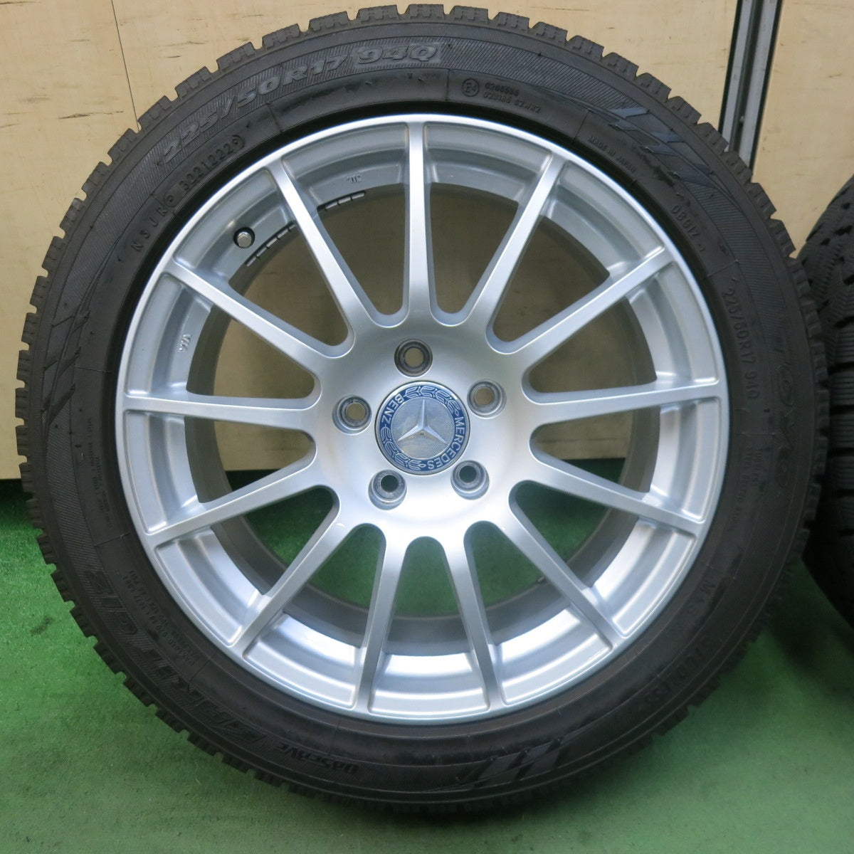 バリ溝!22年!キレイ!9.5分★ベンツ 等 IRVINE F01 225/50R17 スタッドレス トーヨー オブザーブ ガリット GIZ IRVINE F01 アーヴィン 17インチ PCD112/5H★5092602SKス