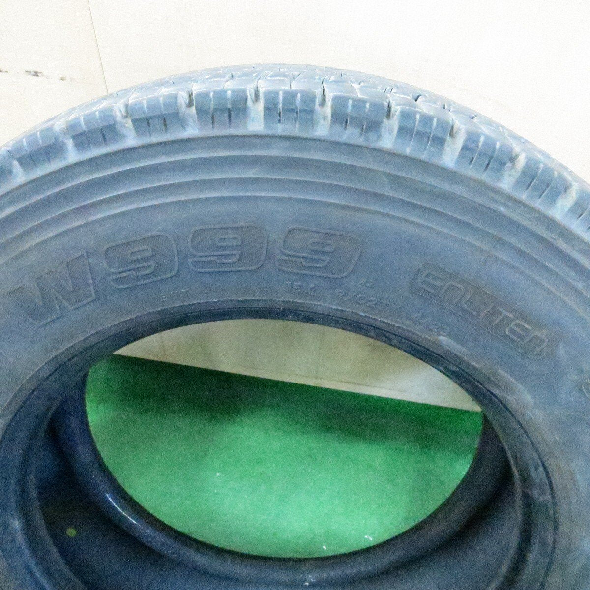 バリ溝!23年!9.5分★トラック タイヤ 245/70R19.5 136/134J スタッドレス ブリヂストン W999 19.5インチ★4050408ナス